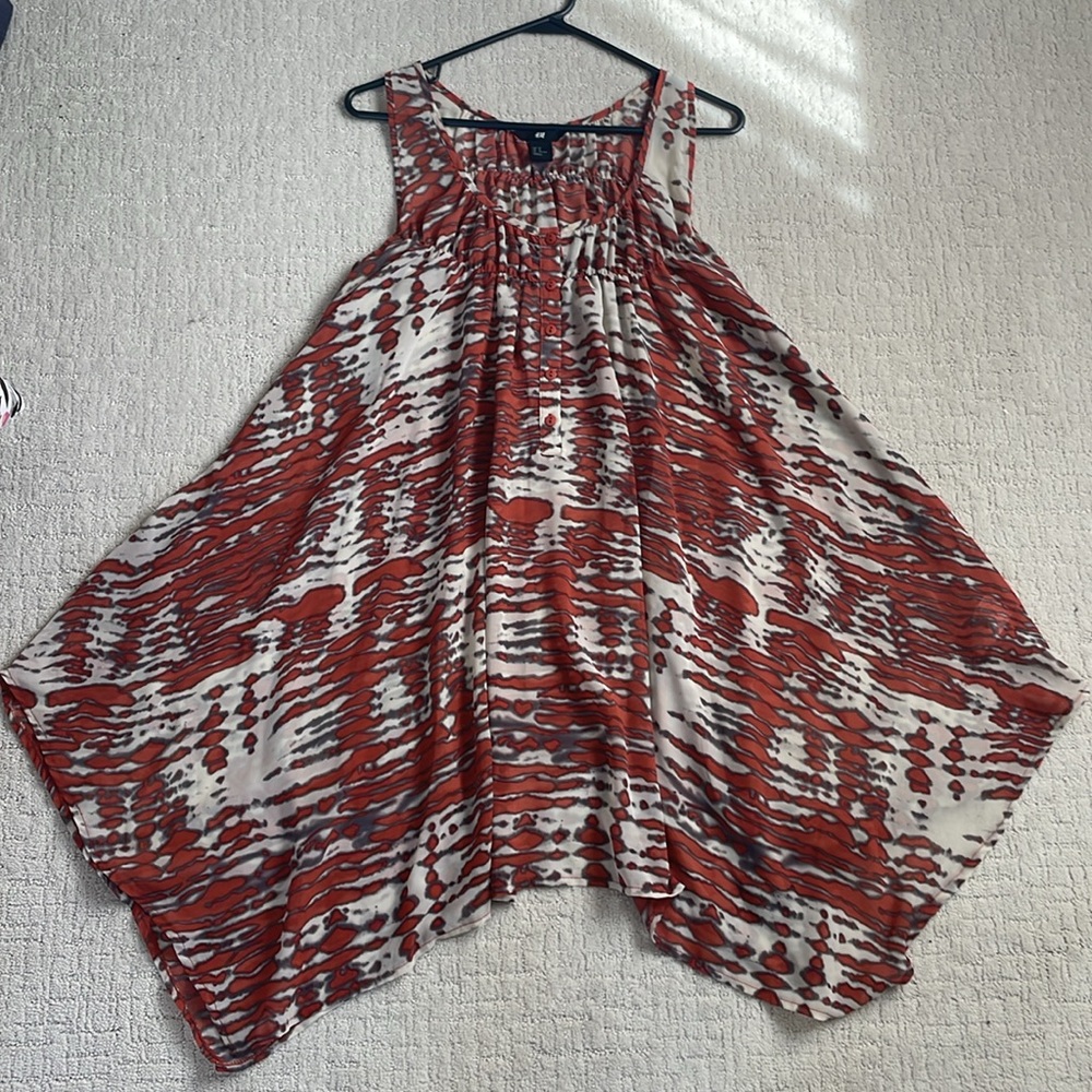 Fabulous graphic print dress - flowy and flattering! 🧡
